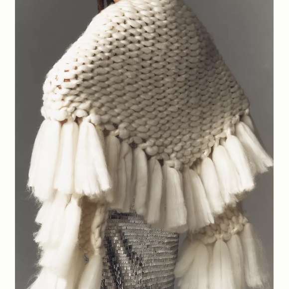 Anthropologie Accessories - Anthropologie Ivory Chunky Knit Tassel Wrap
